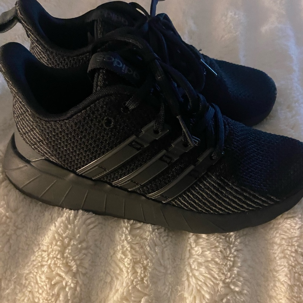 Black Adidas cloud foam sneakers